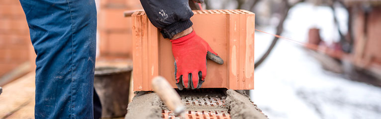 Fight the freeze – How to keep warm on site this winter