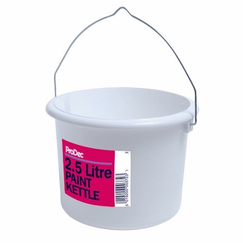 Lawsons 2.5 litre plastic paint kettle is an ideal item to add to your list of decorating requirements. An ideal size for those larger painting jobs such a sheds and fences.