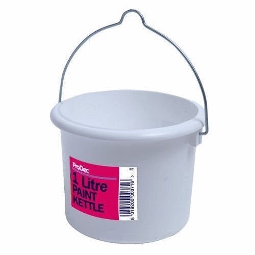 Lawsons 1 litre plastic paint kettle is an ideal item to add to your list of decorating requirements. An ideal size for those smaller painting jobs.
