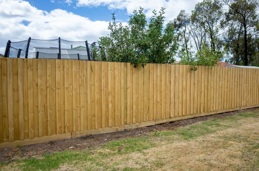 How to Erect Garden Fence Panels