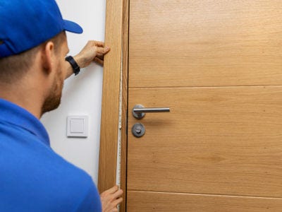 How To Fit A Door Architrave                   