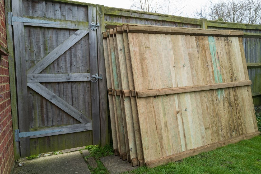 ​How Do I Replace a Fence Panel?