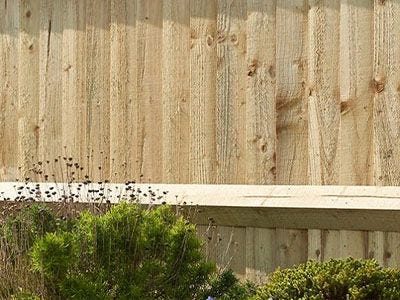 How to Erect Closeboard Fencing